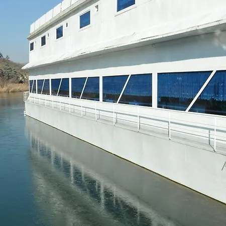 Botel Brod Panini